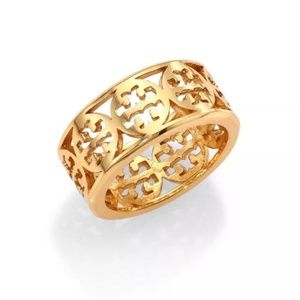 TORY BURCH KINSLEY CUTOUT LOGO GOLD TONE BAND RING